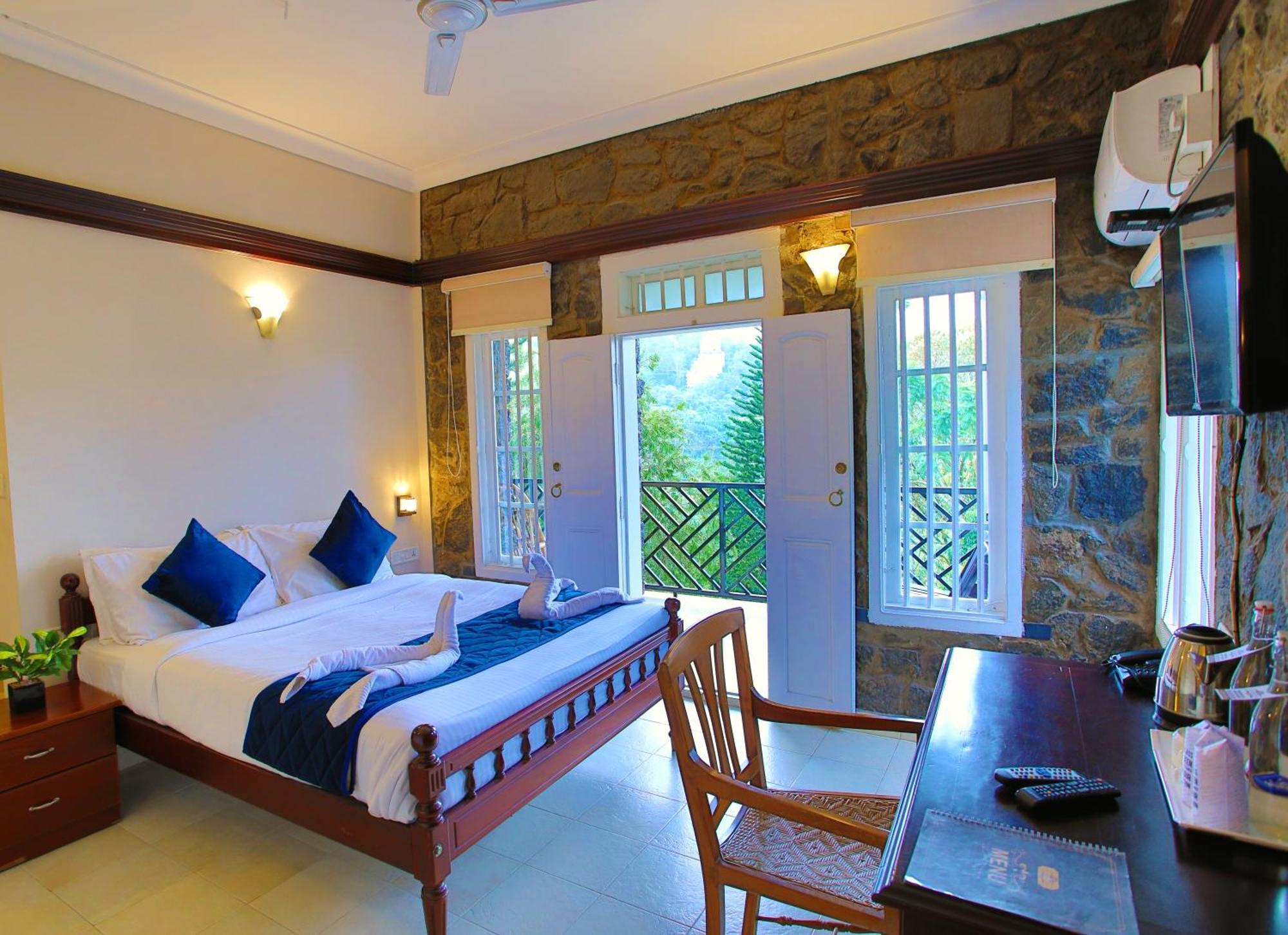 Chithirapuram Palace Munnar Bagian luar foto